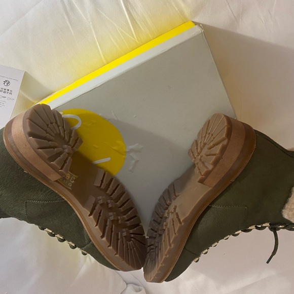 New in box, Boden Lace-up Winter Boot in Olive green ❄️ - Picture 6 of 7